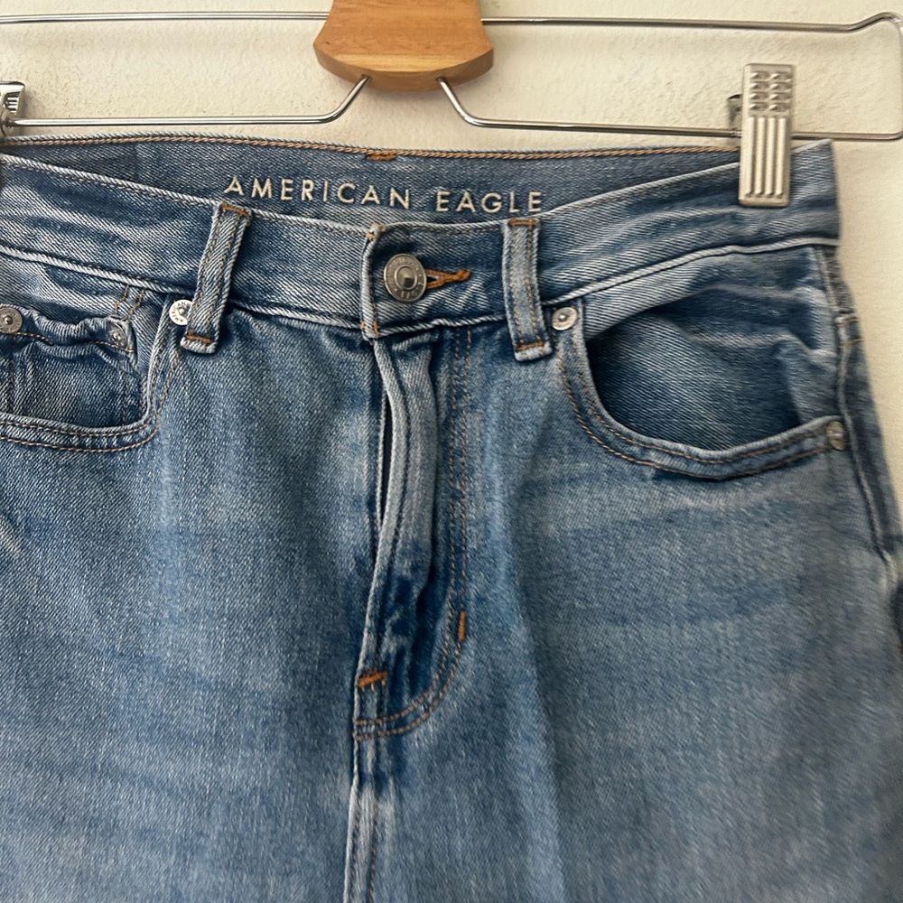 American Eagle Outfitters 00R Mom Jean High Rise Light Blue Ankle Jeans - Picture 5 of 7
